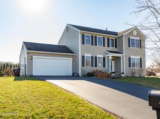 4 Stony Brook Dr, Selkirk, NY 12158