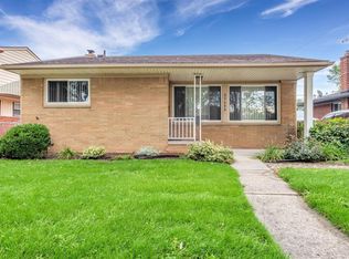 24608 Wood St, Saint Clair Shores, MI