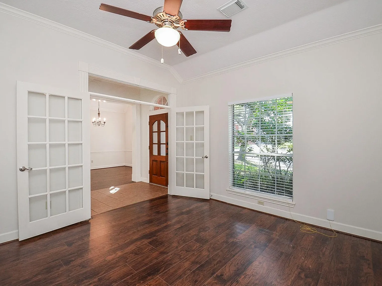 3 bed, 2.0 bath, 2297 sqft, $2,560 — Photo 4