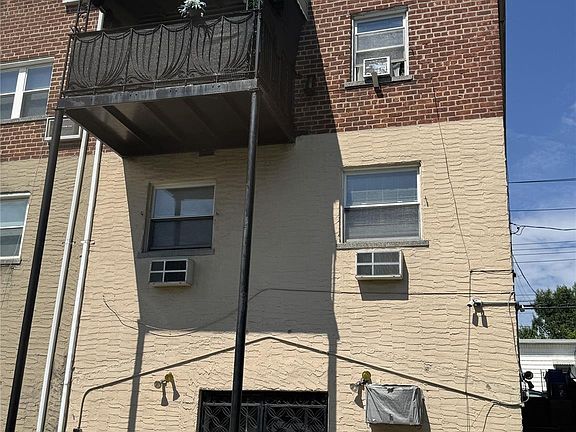 2nd image of 1482 Stadium Avenue
