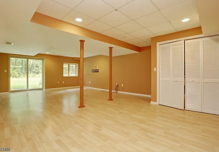 215 Raymound Blvd — Photo 17