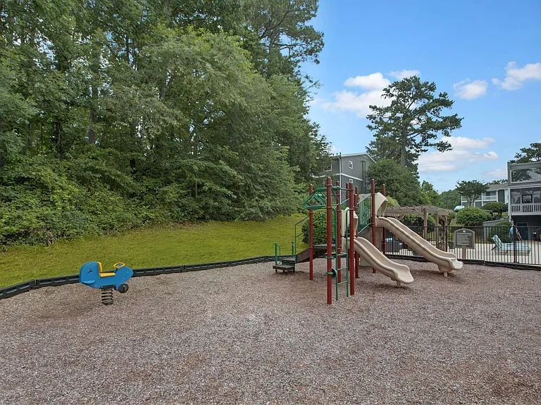 Lacota Apartments — Photo 19