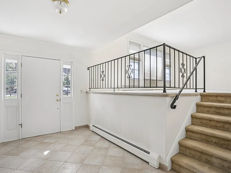 2 Eisenhower Rd — Photo 3