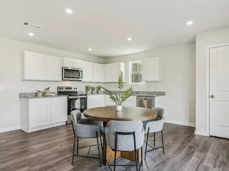 177 Kinsale Dr — Photo 3