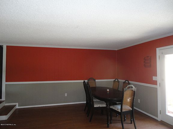 5th image of 8237 N SUTTON Place