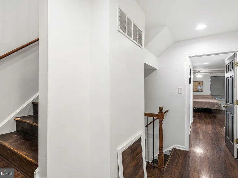 208 W Wildey St — Photo 11