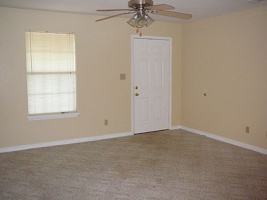 4th image of 116 NE Railroad Ave