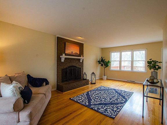 5th image of 206 Whistlewood Ct
