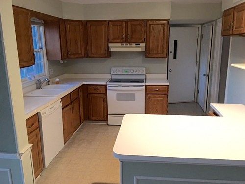 5th image of 9605 Eby St