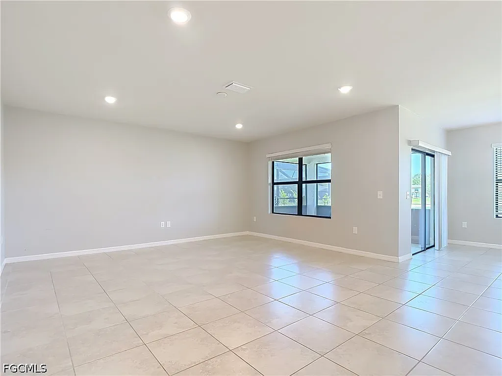 3 bed, 2.0 bath, 1661 sqft, $2,150 — Photo 3