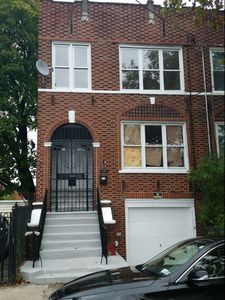 581 Pine St, Brooklyn, NY, 11208
