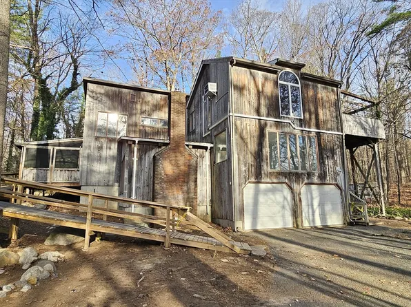 16 Juckett Hill Dr, Belchertown, MA 01007