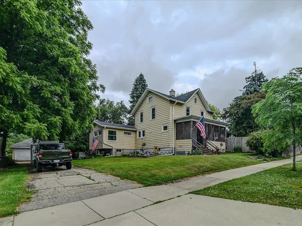 517 S Monroe St, Stoughton, WI 53589