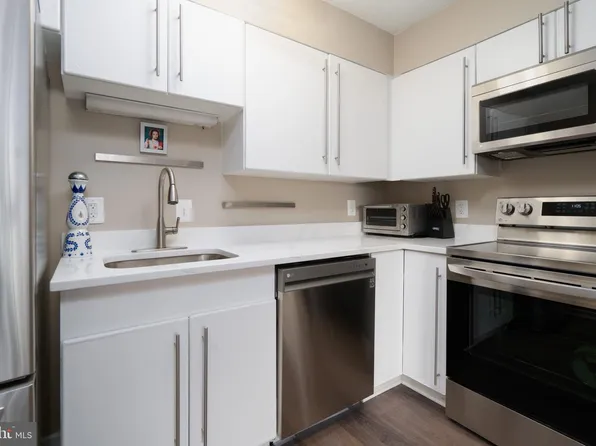 2111 Wisconsin Ave NW APT 512, Washington, DC 20007