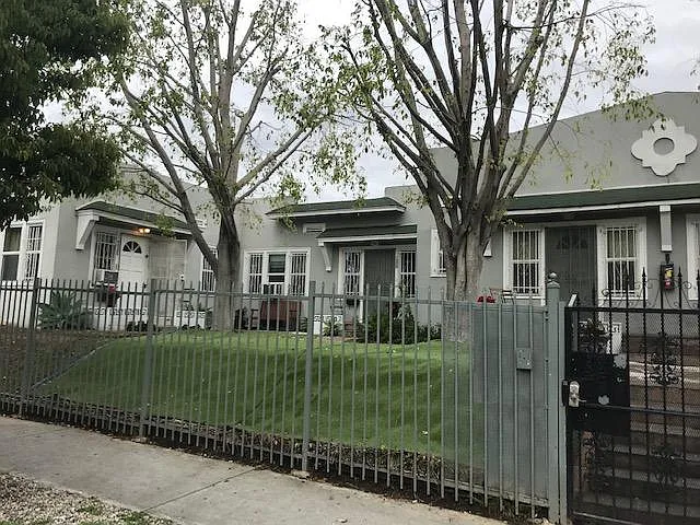 766 N El Centro Ave — Photo 2
