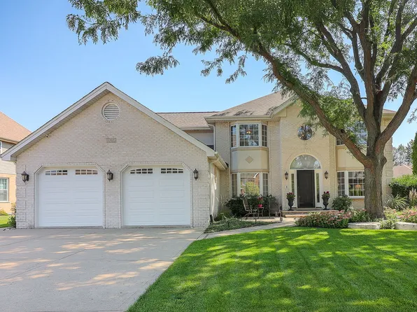 1369 Notre Dame Dr, Lemont, IL 60439