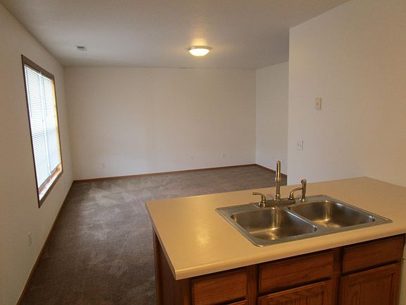 5th image of 421 W Scott St