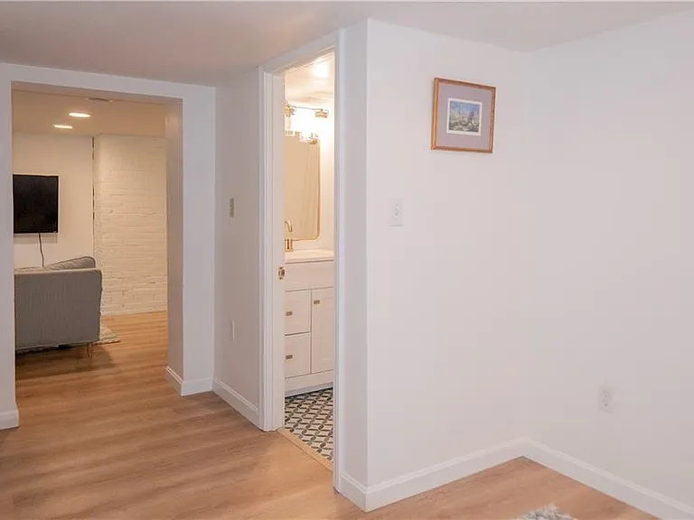 122 Ruggles Ave — Photo 42
