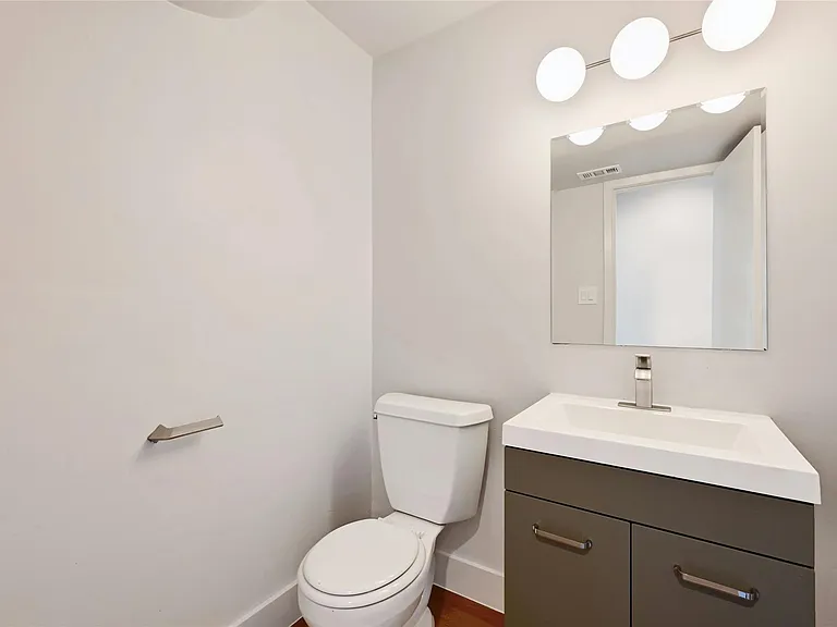 1305 Kenwood Ave — Photo 15