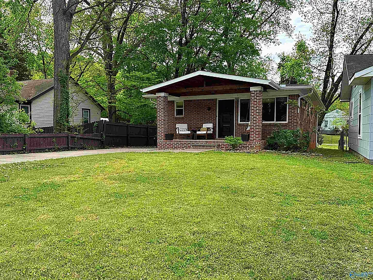 1612 Wellman Ave NE — Photo 2