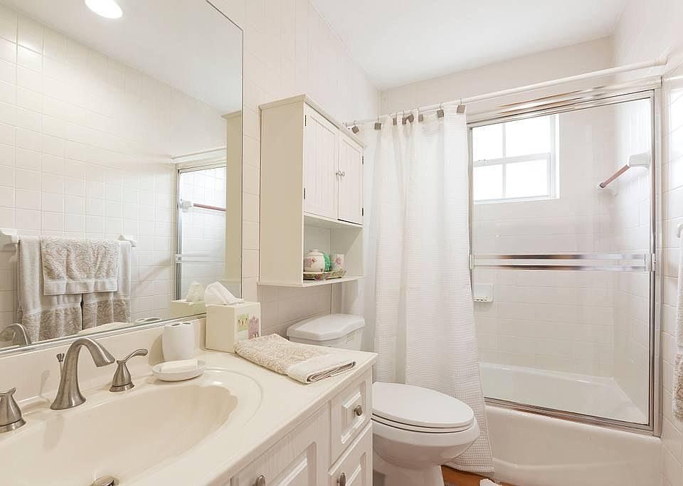 2nd bathroom