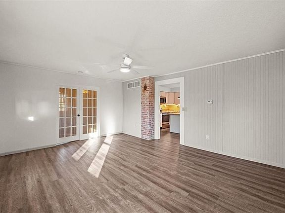 5th image of 904 E Kaskaskia St