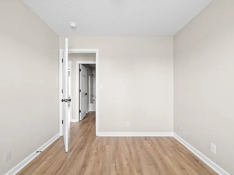 704 Shetland Dr — Photo 13