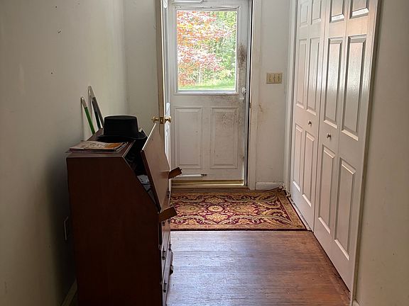 3rd image of 27 Pine Ridge Drive