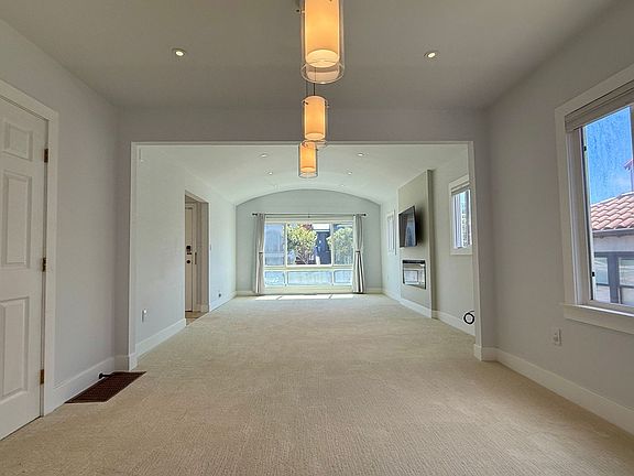 4th image of 375 Teresita Blvd
