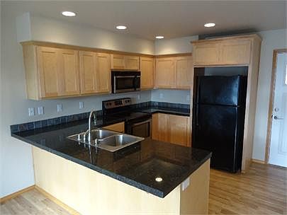 3rd image of 3222 Lombard Ave Unit B
