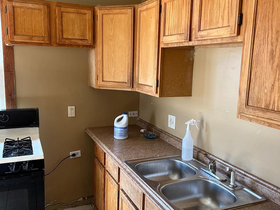 1st image of 1907 Clarence Ave Unit 2