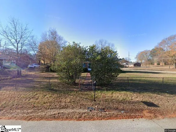 131 Linville Dr, Moore, SC 29369