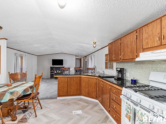 5th image of 1737 S Forest Hills Dr