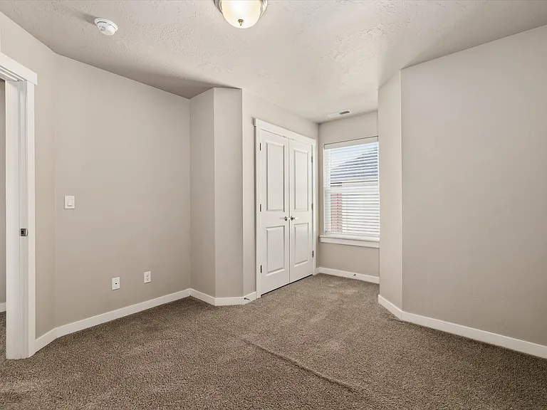 352 E Idaho St — Photo 30
