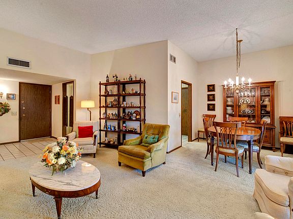 5th image of 10922 W Jacaranda Dr