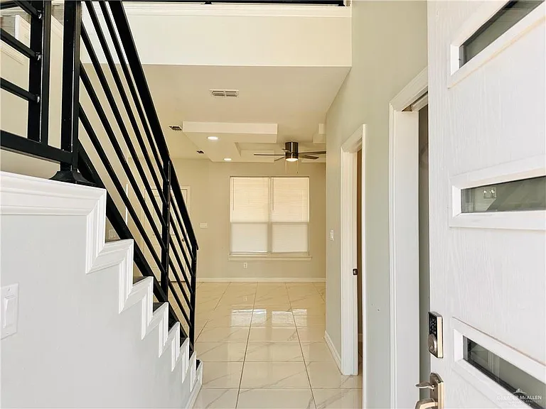 5506 N Crown Point — Photo 2