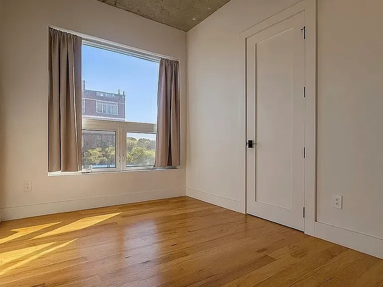 240 Stagg St #3D — Photo 11