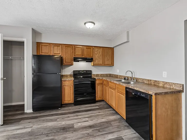 Sharon Green Townhomes — Photo 8