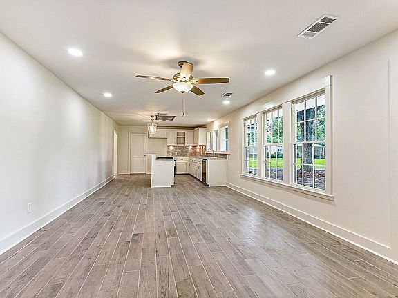 Living / Kitchen Area