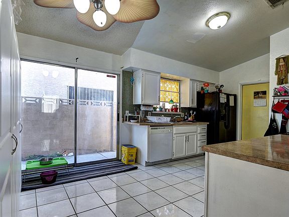 4th image of 1024 Bird Springs Dr