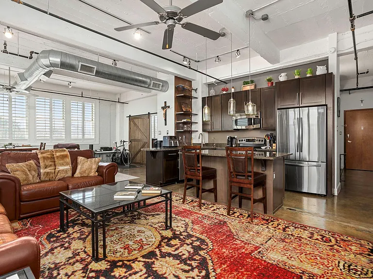 831 S Flores St #2201 — Photo 5