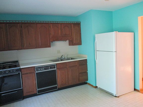 5th image of 330 Raymond Dr