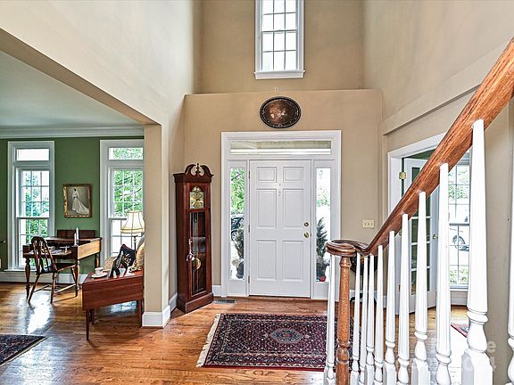 5th image of 7610 Treyford Ln