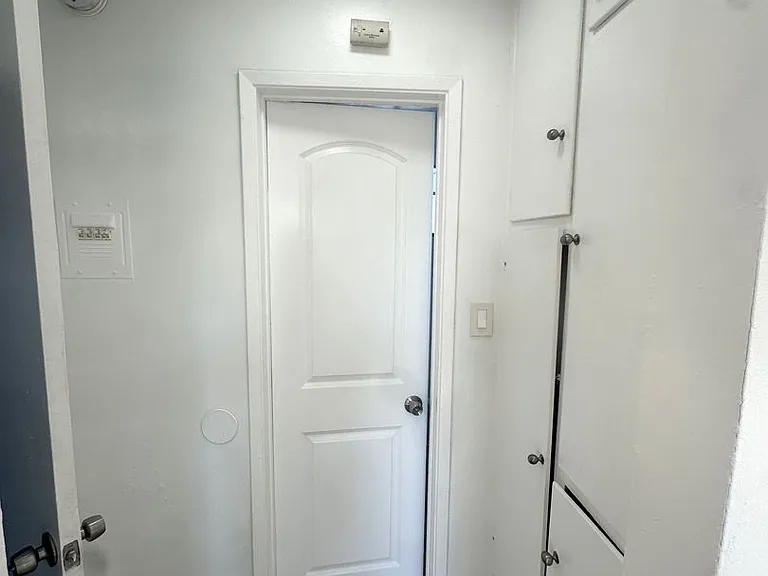 8911 S Figueroa St — Photo 16