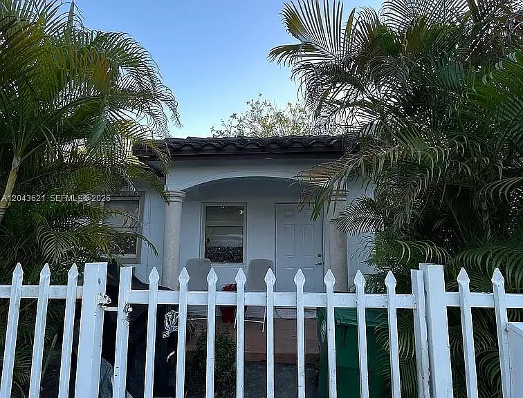 3800 SW 29th St #3800 — Photo 2