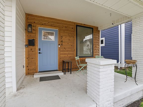 4th image of 744 Terrace Ave
