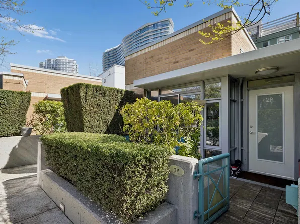 1033 Marinaside Cres #2P, Vancouver, BC V6Z 3A3