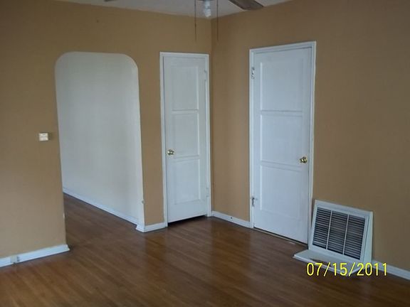 3rd image of 1615 E Plymouth St