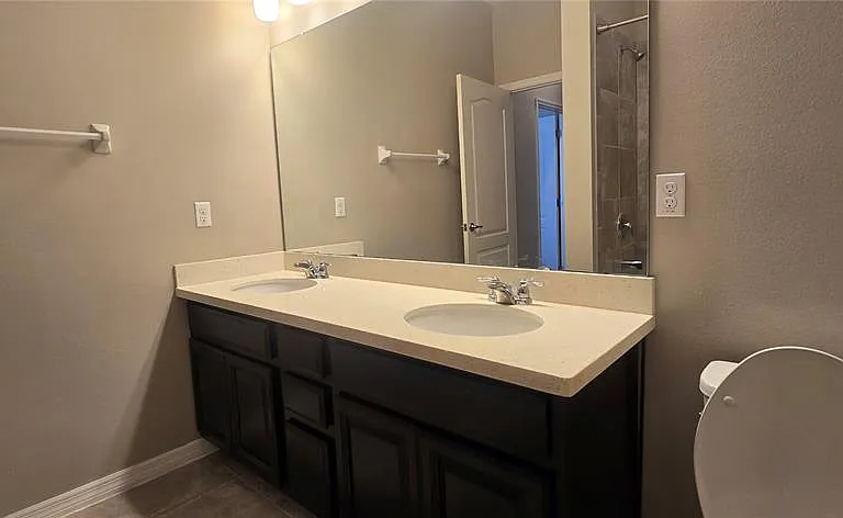 7564 Bishop Square Dr — Photo 9