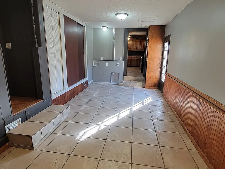 453 N Slade Ave — Photo 11
